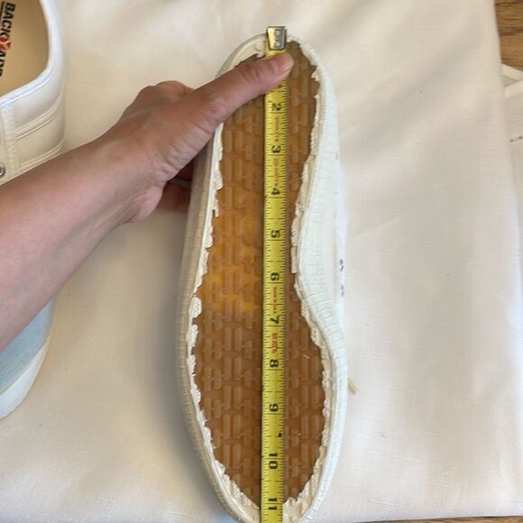 BACKYARD FOOTWEAR WHITE SNEAKERS.  NEW IN BOX - Picture 4 of 7